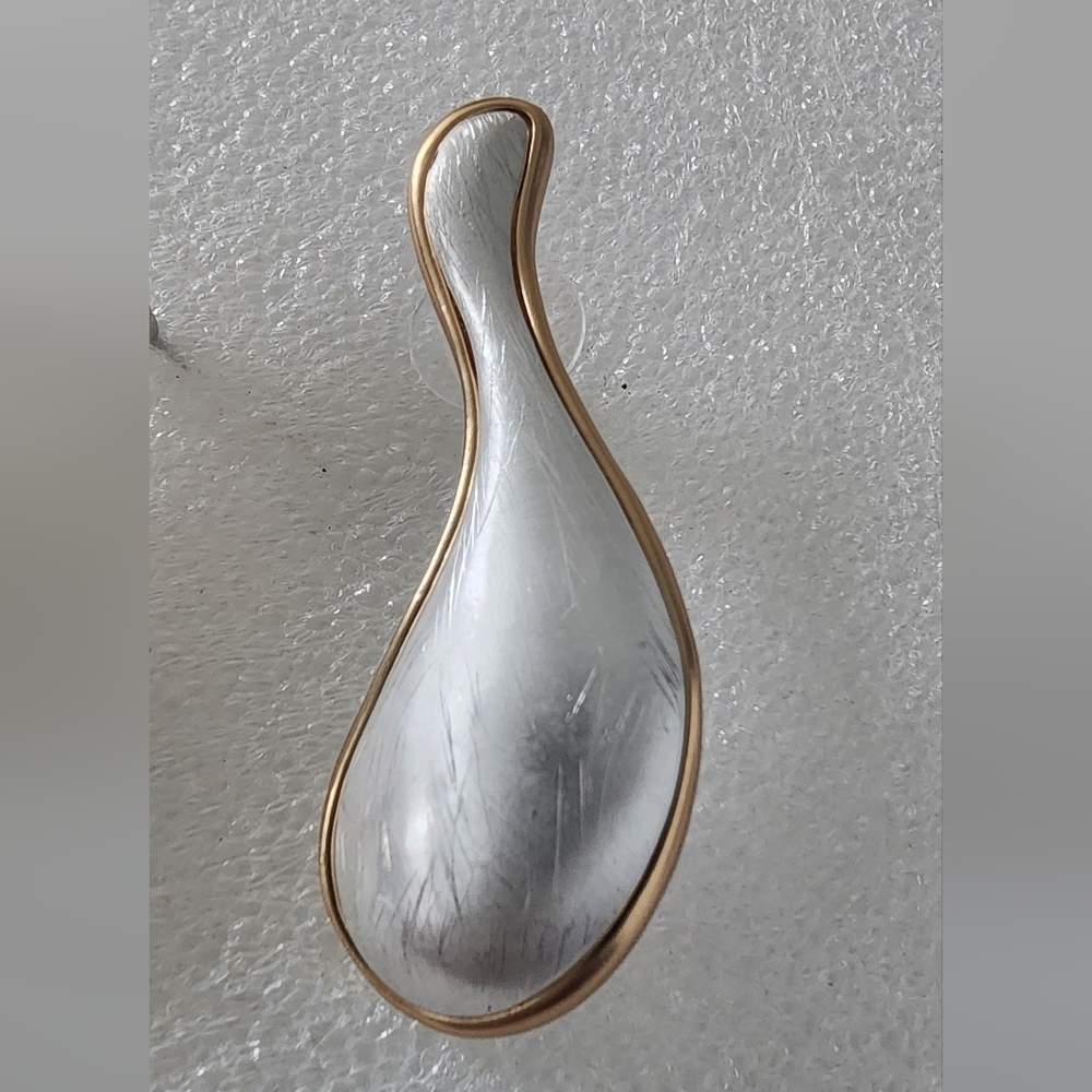 Fashion Jewelry Striking Geometric Gold Tear Drop Earrings - Picture 3 of 5